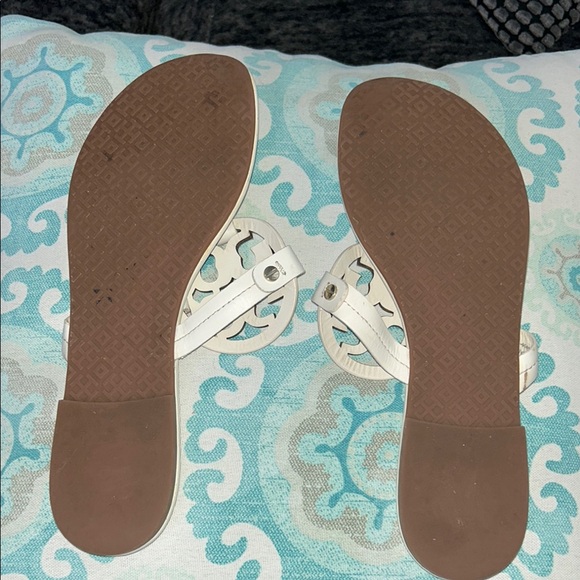 Tory Burch White Leather Sandals with Iconic Logo - Picture 9 of 9